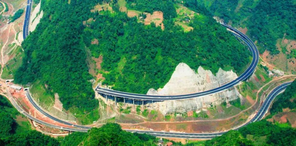 云南自駕游6條最火爆的公路線路推薦：大麗高速，云南最美公路自駕線路等著你