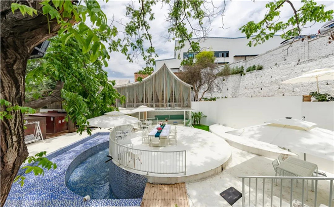 來云南旅游必住的昆明網紅酒店—花園民宿 鬧市中的花園城堡